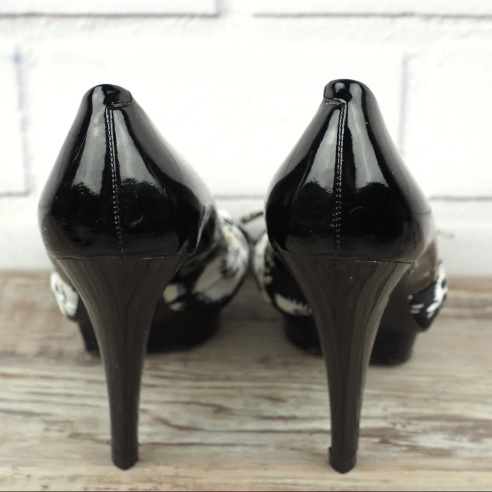 BCBGirls 7.5 black patent peep toe platform pumps - Picture 4 of 7